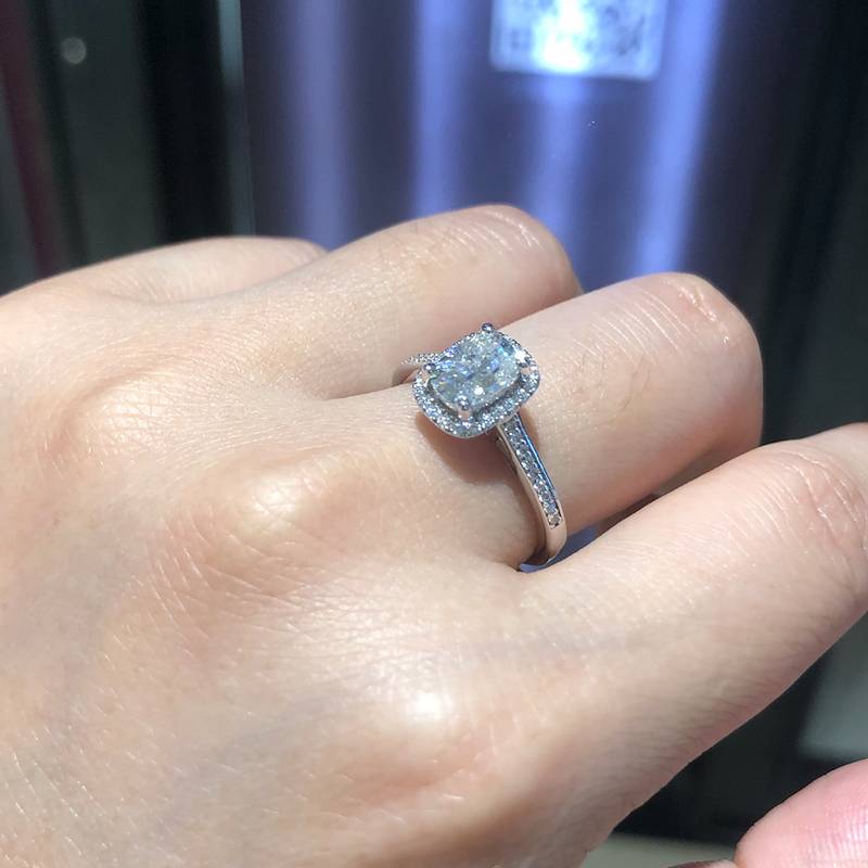 雷迪恩圆包Women's RingS925银镀白金定制选款主石Moissanite1.0ct/副石高碳钻